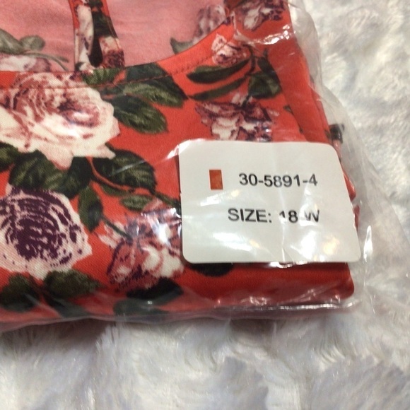 NWOT Roaman’s Red Floral Flounce Sleeve Blouse 18W - Picture 10 of 10